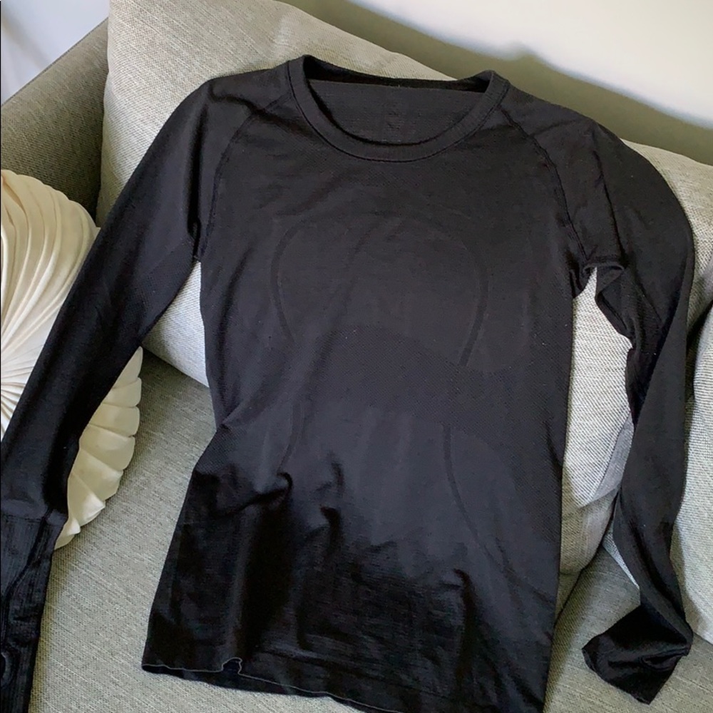 Lululemon long sleeved workout shirt
